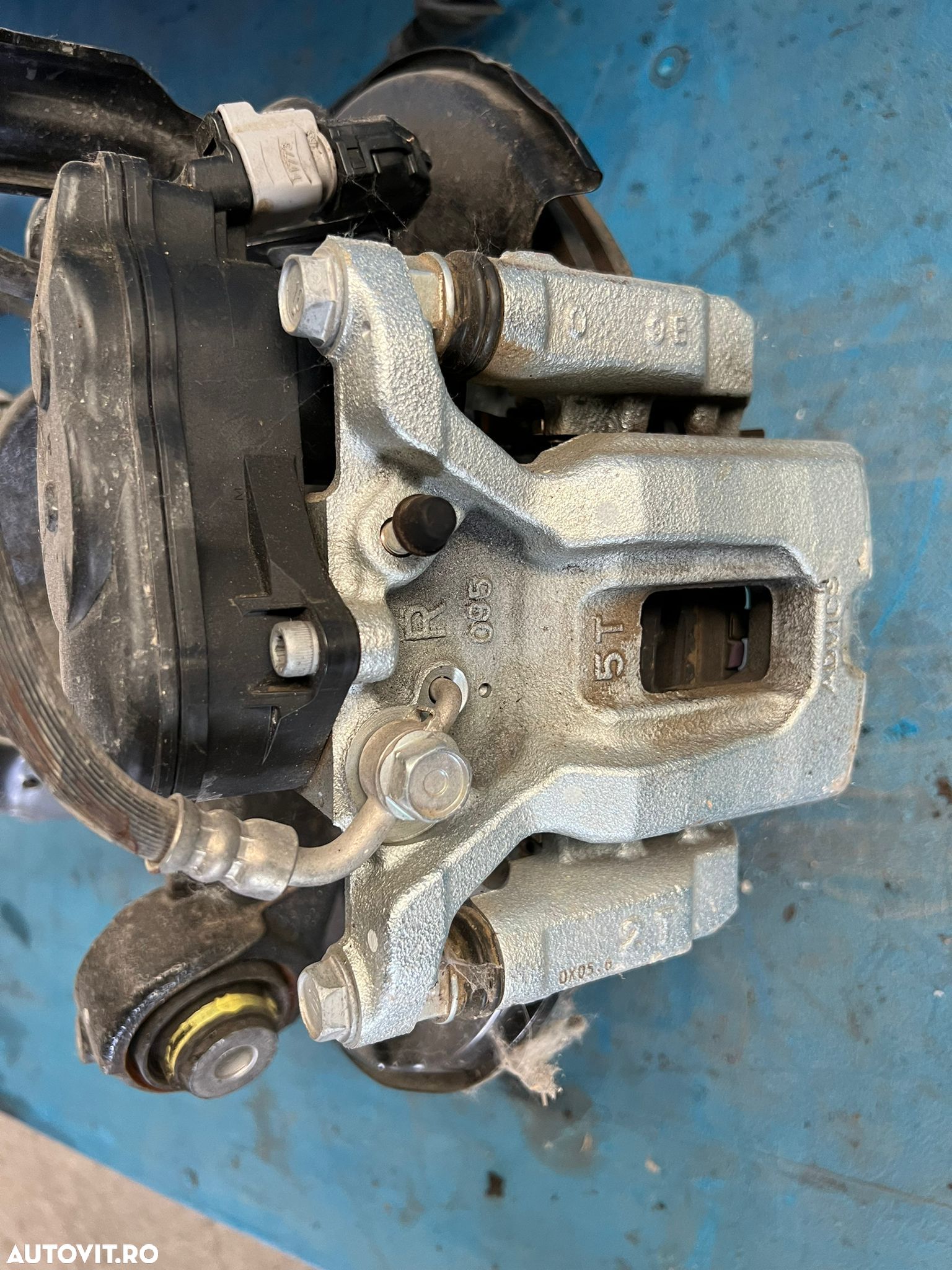 Etrier frana dreapta spate Toyota Rav 4 2019 2022 - 1