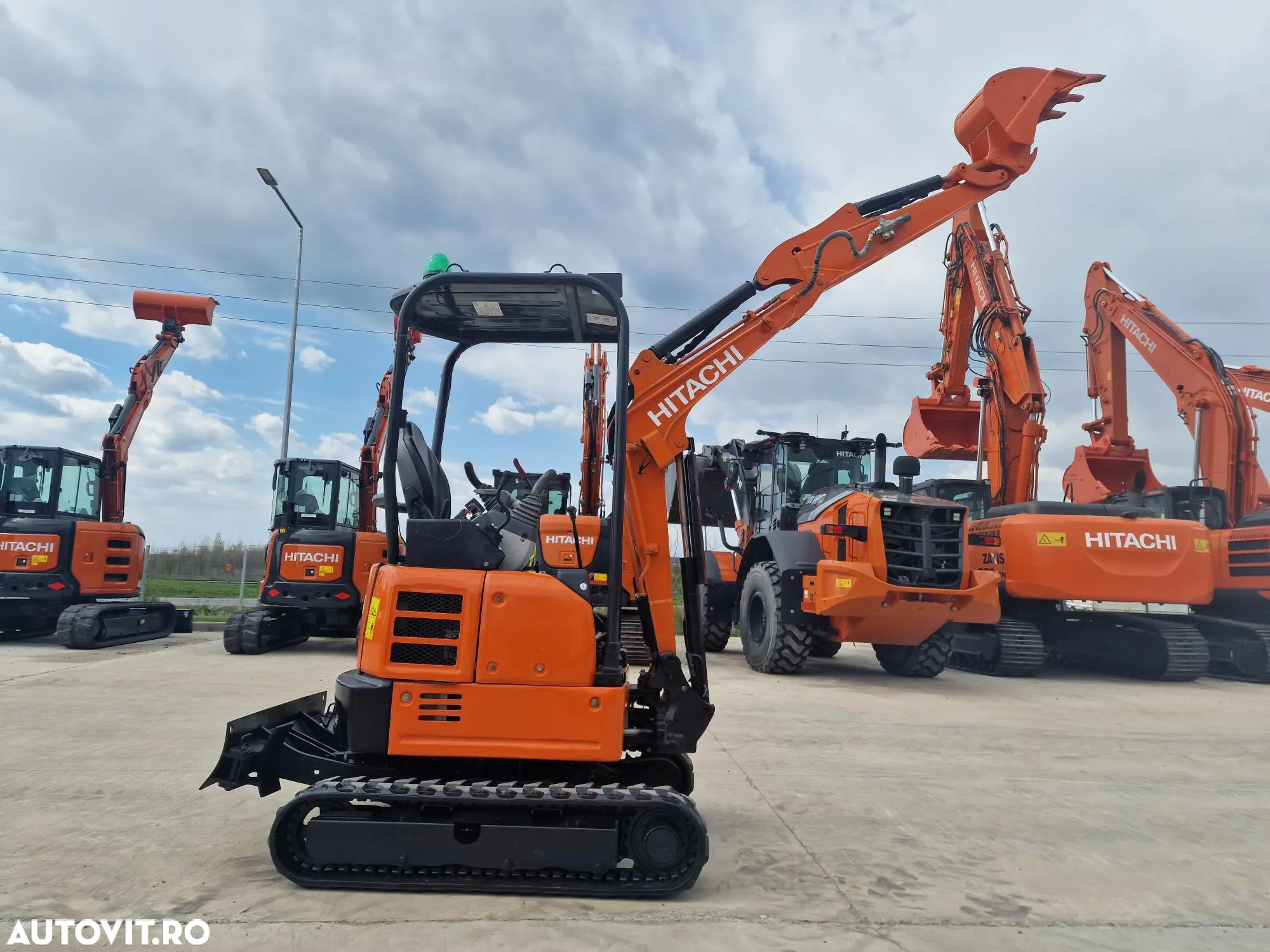 Hitachi ZX19, 2 tone, 2021, 1.689h, 19.900EUR+tva, CUPLA RAPIDA+3 cupe noi, rotire in gabarit, latime 1m, extinsii senile la 1,3m, FARA CABINA,  16CP, Inst picon, posibilitate leasing-PROMOTIE 19.900 EUR+Tva - 17