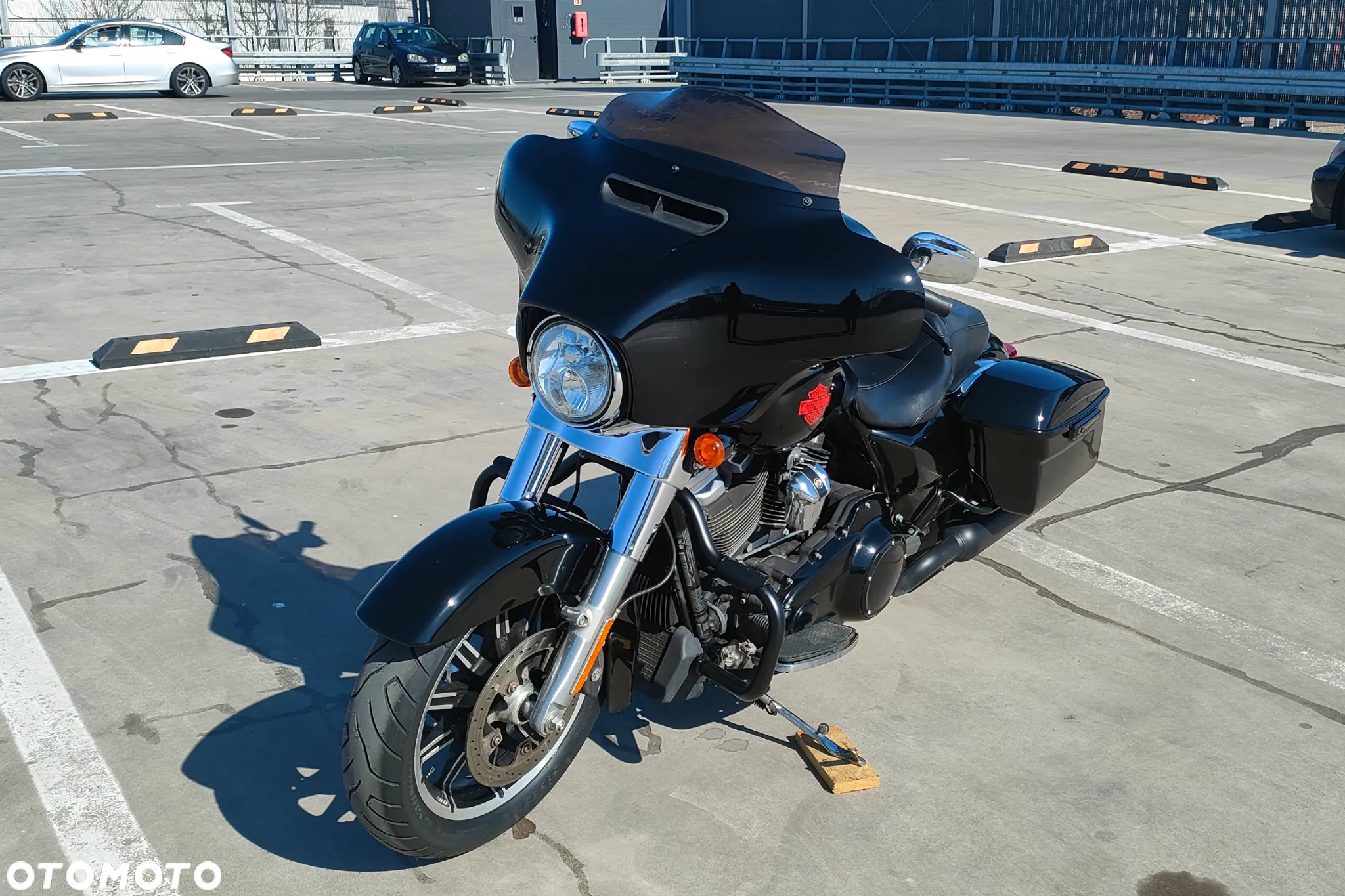 Harley-Davidson FLH Electra Glide - 9