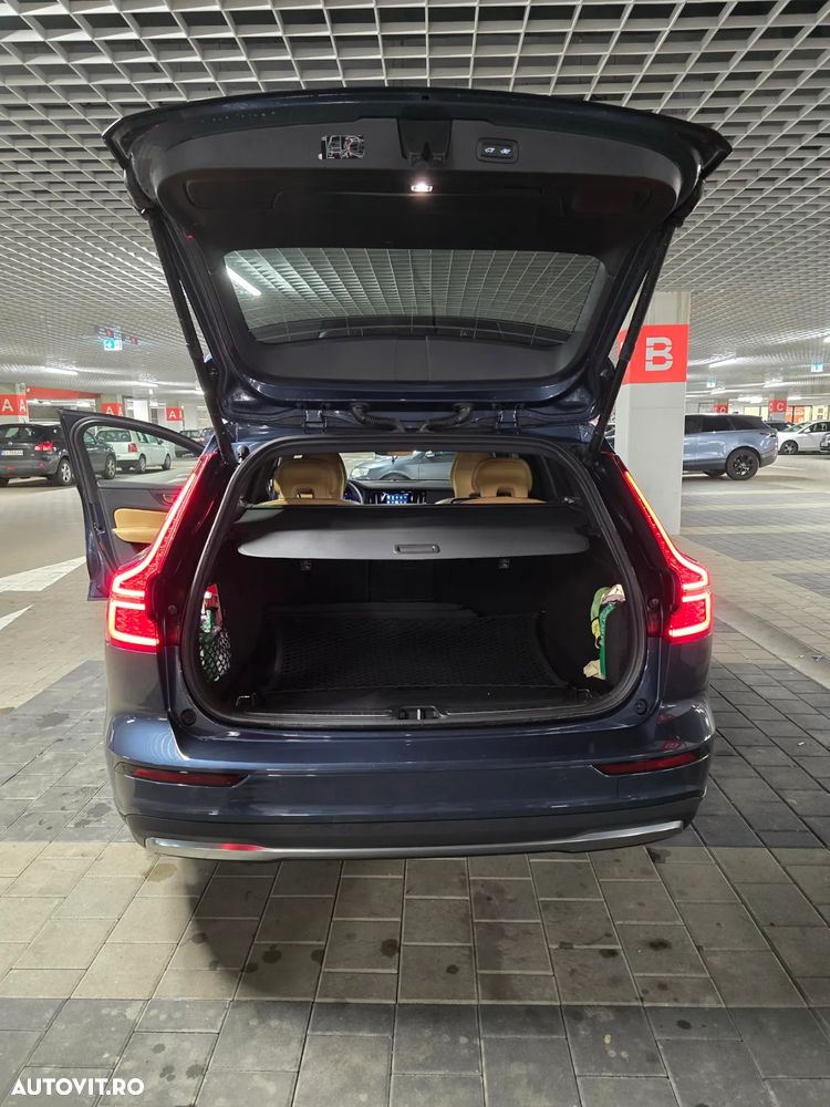 Volvo V60 V60CC B5 MHEV AT AWD Ultimate Bright - 23