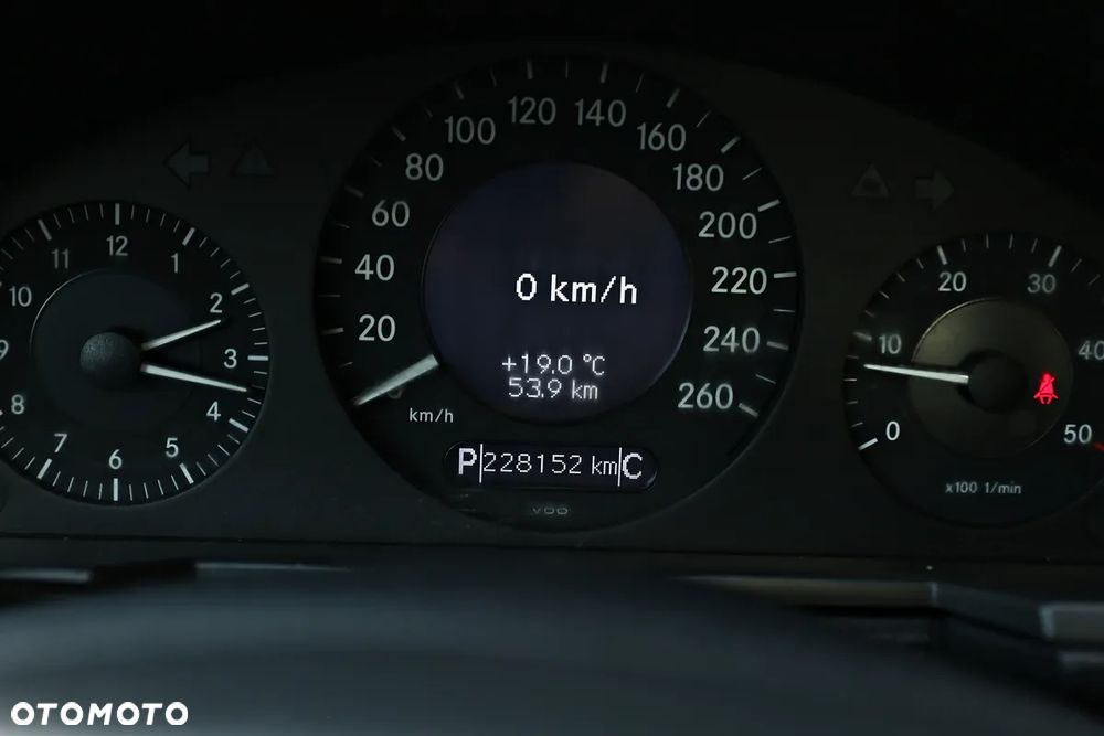 Mercedes-Benz Klasa E 220 T CDI Automatik Avantgarde - 39