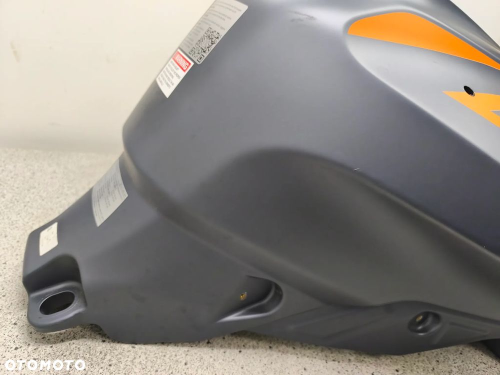 Bak, zbiornik paliwa KTM 1290 Super Duke GT - 12