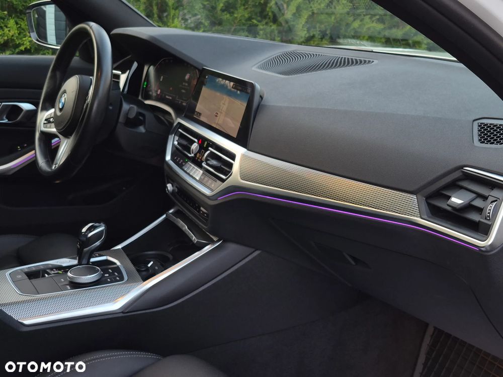 BMW Seria 3 318d MHEV - 30