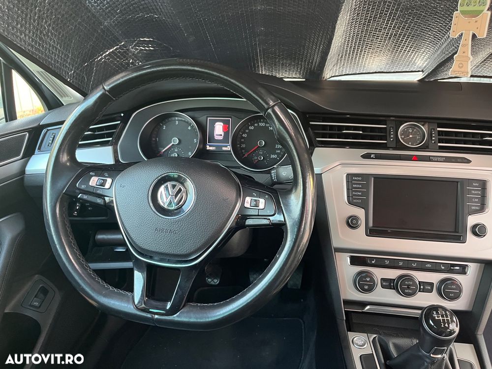 Volkswagen Passat 1.6 TDI Comfortline - 12
