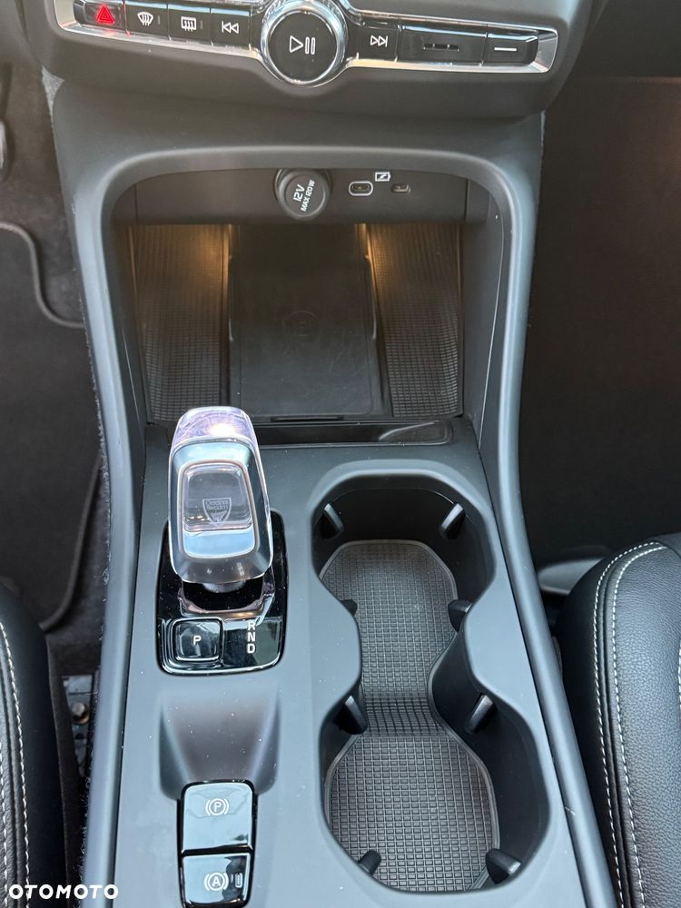 Volvo XC 40 B5 AWD Ultimate Dark - 34