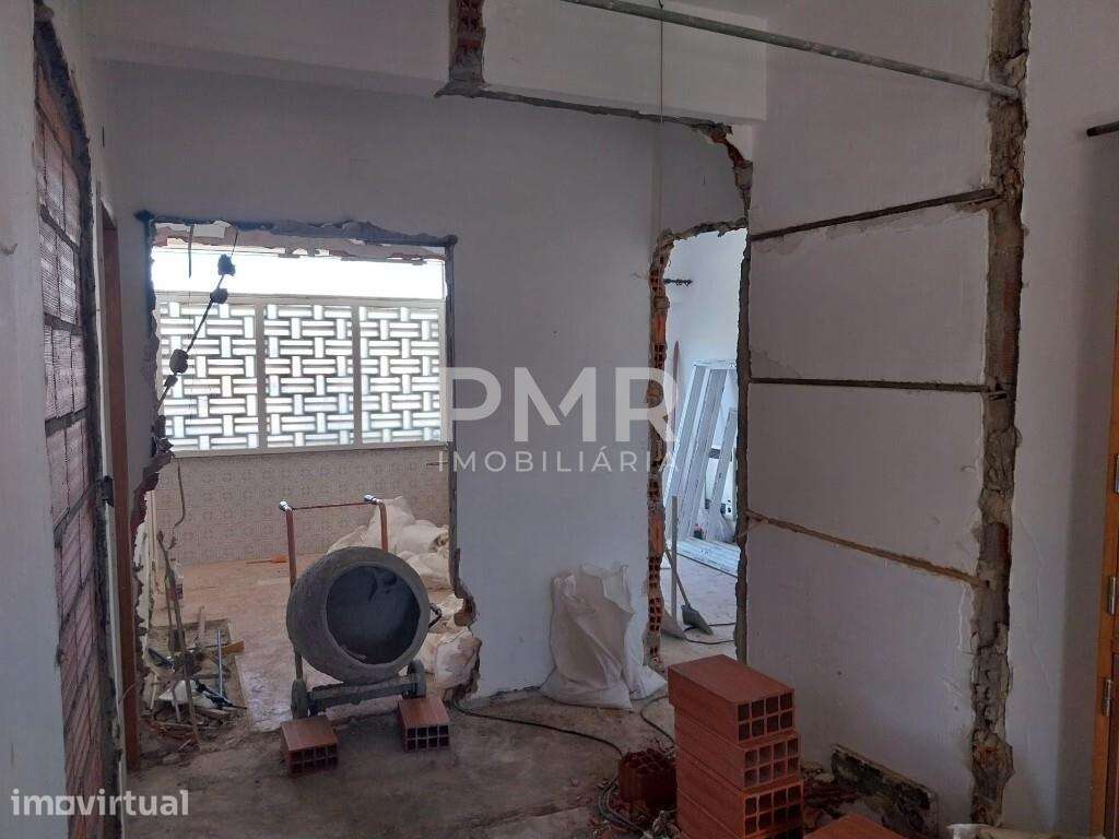 T3 com varanda totalmente remodelado em Benfica - Grande imagem: 4/17