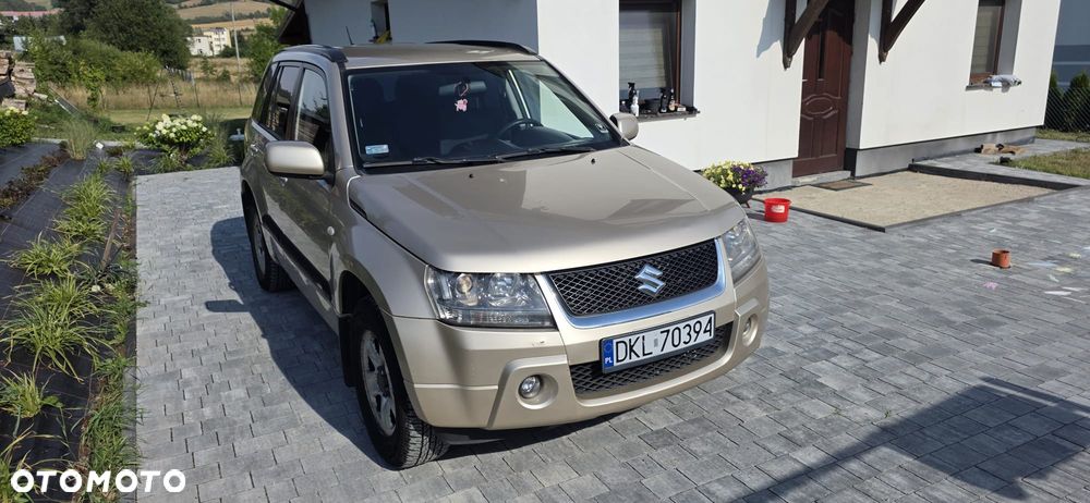 Suzuki Grand Vitara 2.0 - 11