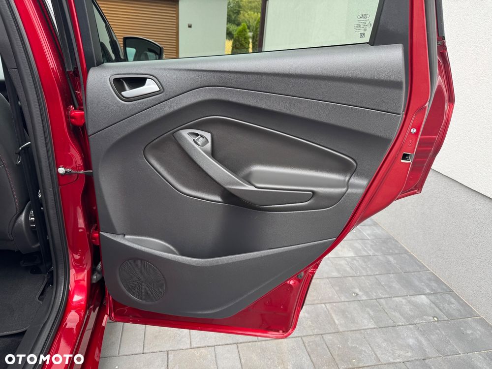 Ford Kuga 1.5 EcoBoost 2x4 ST-Line - 25