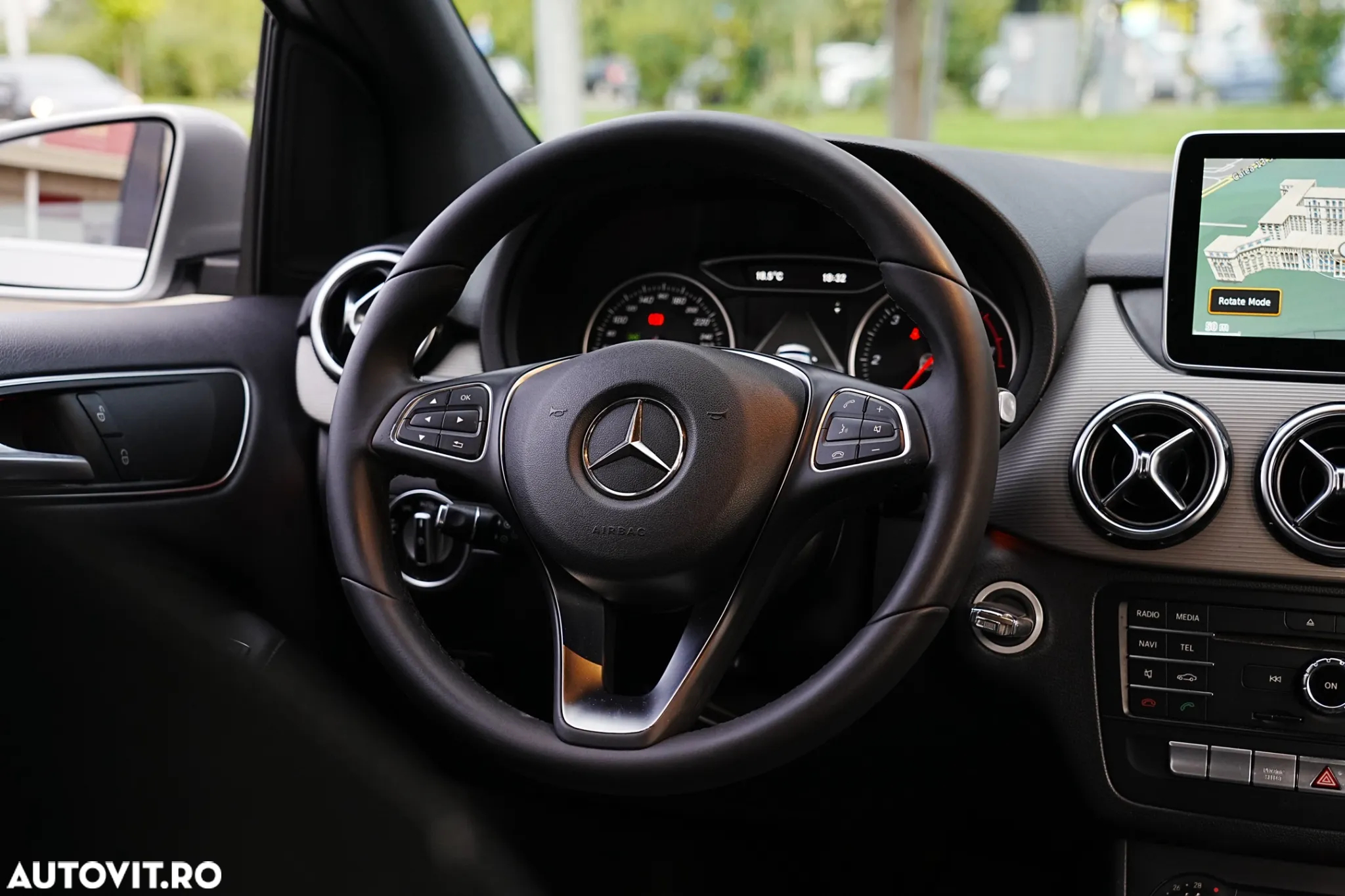 Mercedes-Benz B - 12