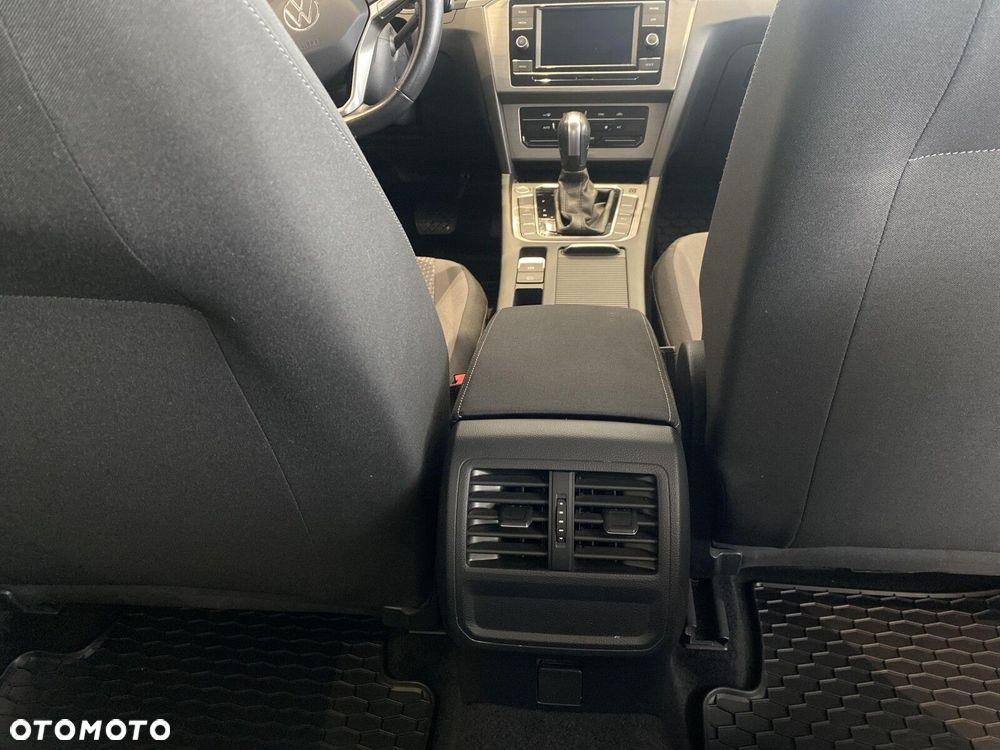 Volkswagen Passat - 23
