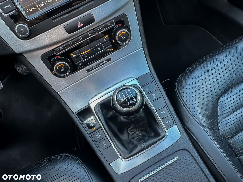 Volkswagen Passat 2.0 TDI Highline - 34