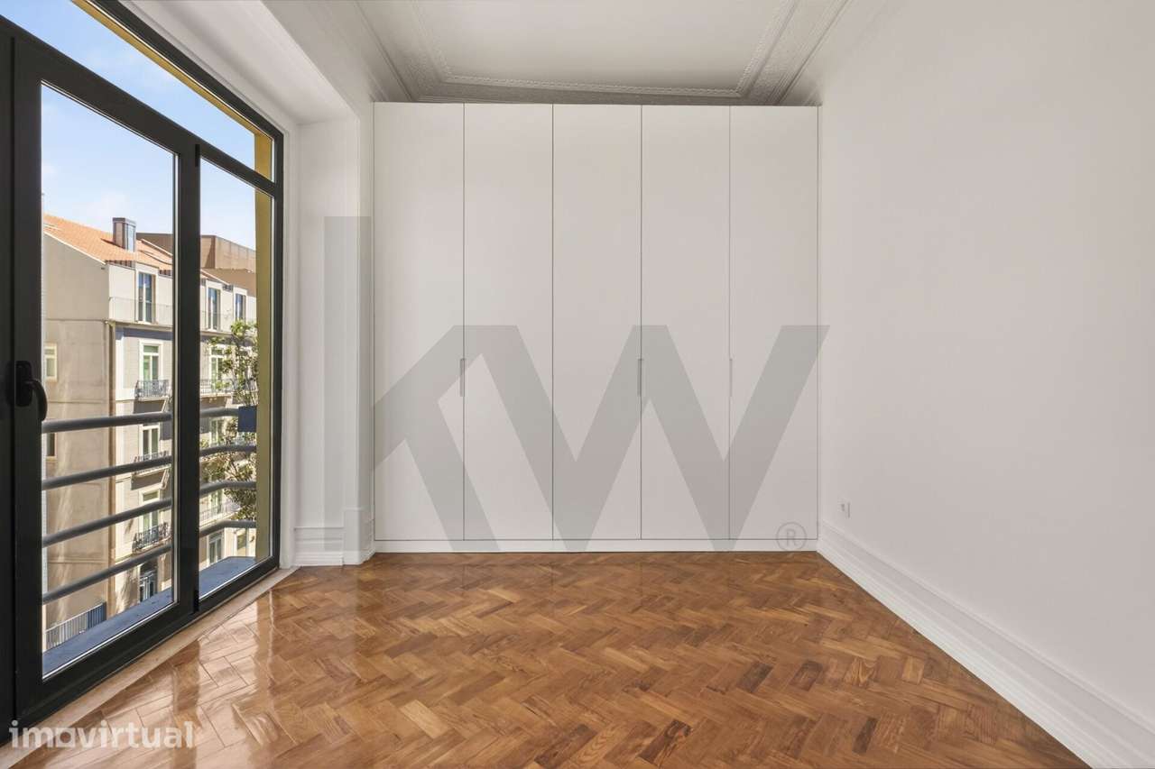 APARTAMENTO T3+1 E ESTILO DE VIDA ÚNICO NA RUA TOMÁS RIBEIRO – LISBOA - Grande imagem: 2/38
