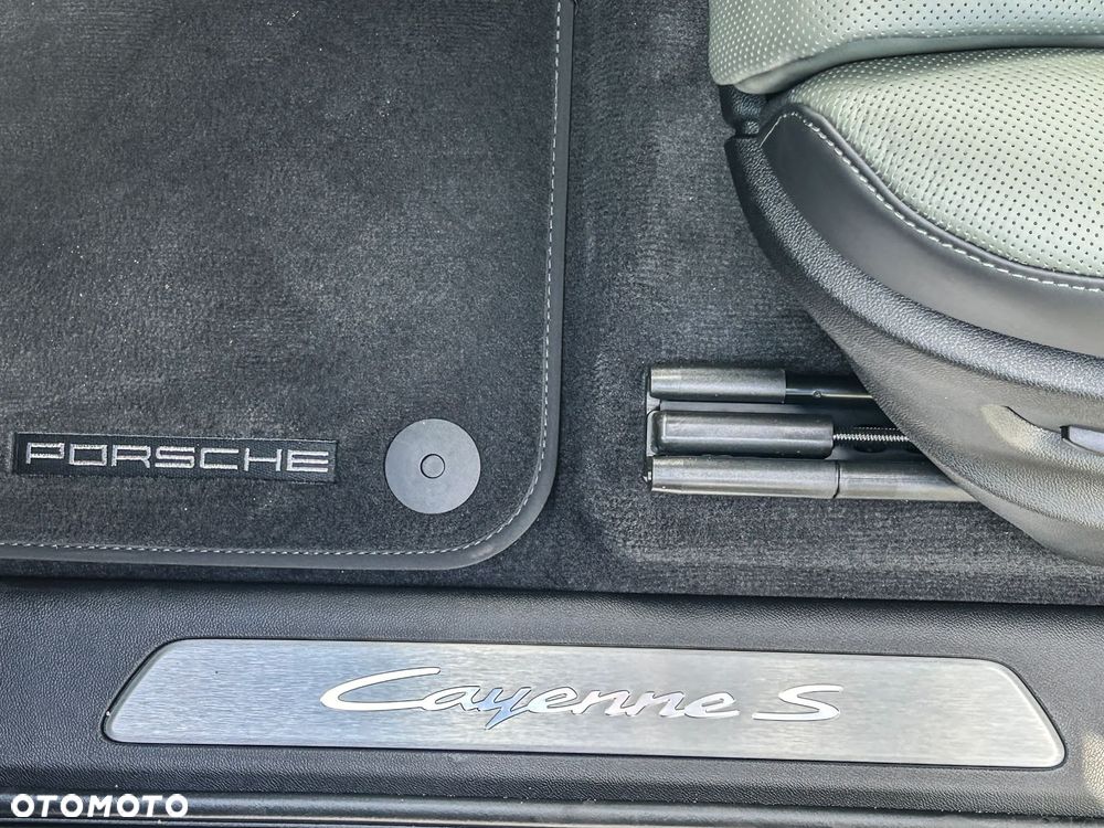 Porsche Cayenne - 33