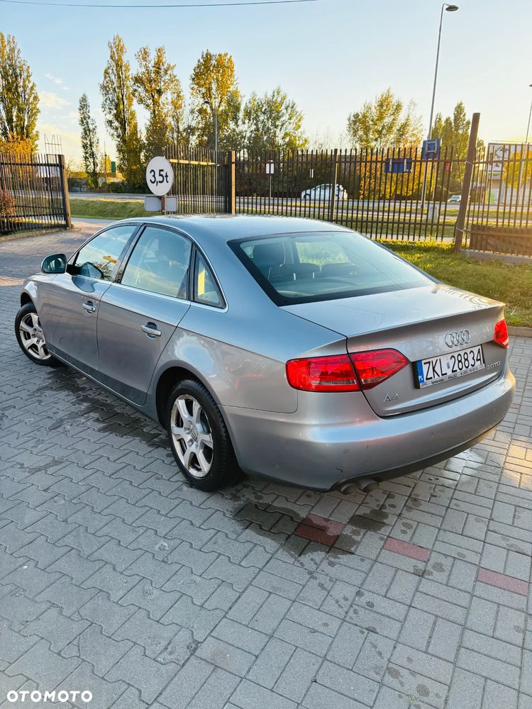 Audi A4 Limousine - 16