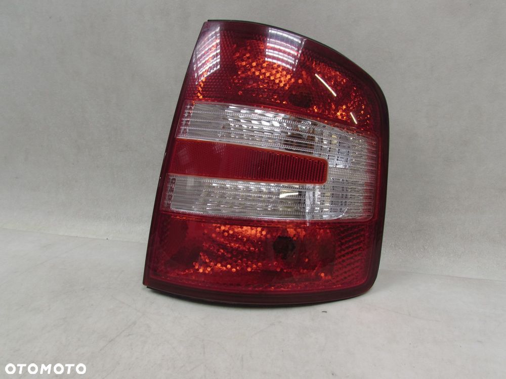 SKODA FABIA I SEDAN KOMBI LIFT 04-08 LAMPA TYL PRAWA 6Y9945112 - 1