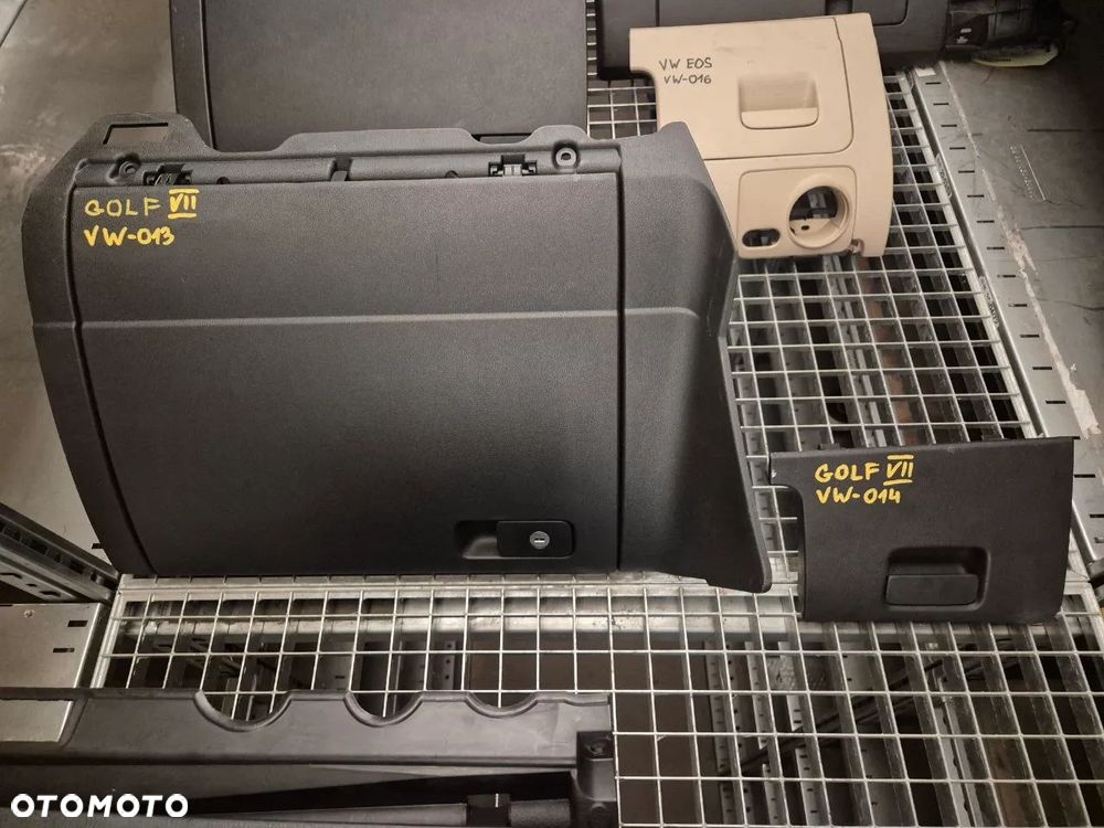 VOLKSWAGEN PORSCHE SCHOWEK PASAŻERA, ŚRODKOWY, KIEROWCY. - 8