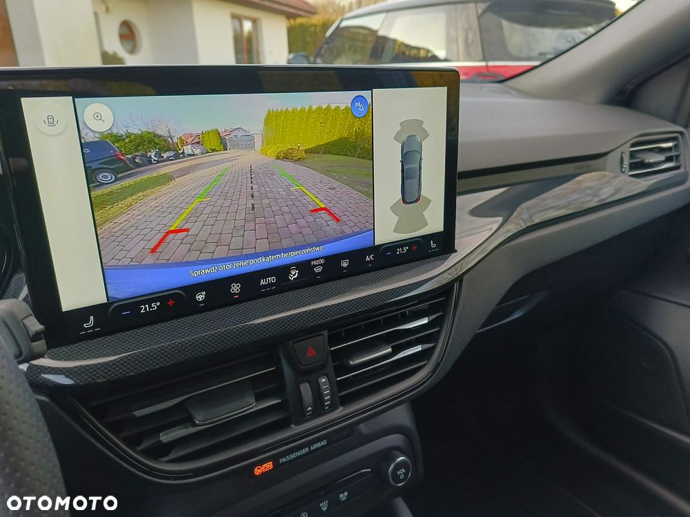 Ford Focus 1.0 EcoBoost Hybrid ST-LINE X - 24