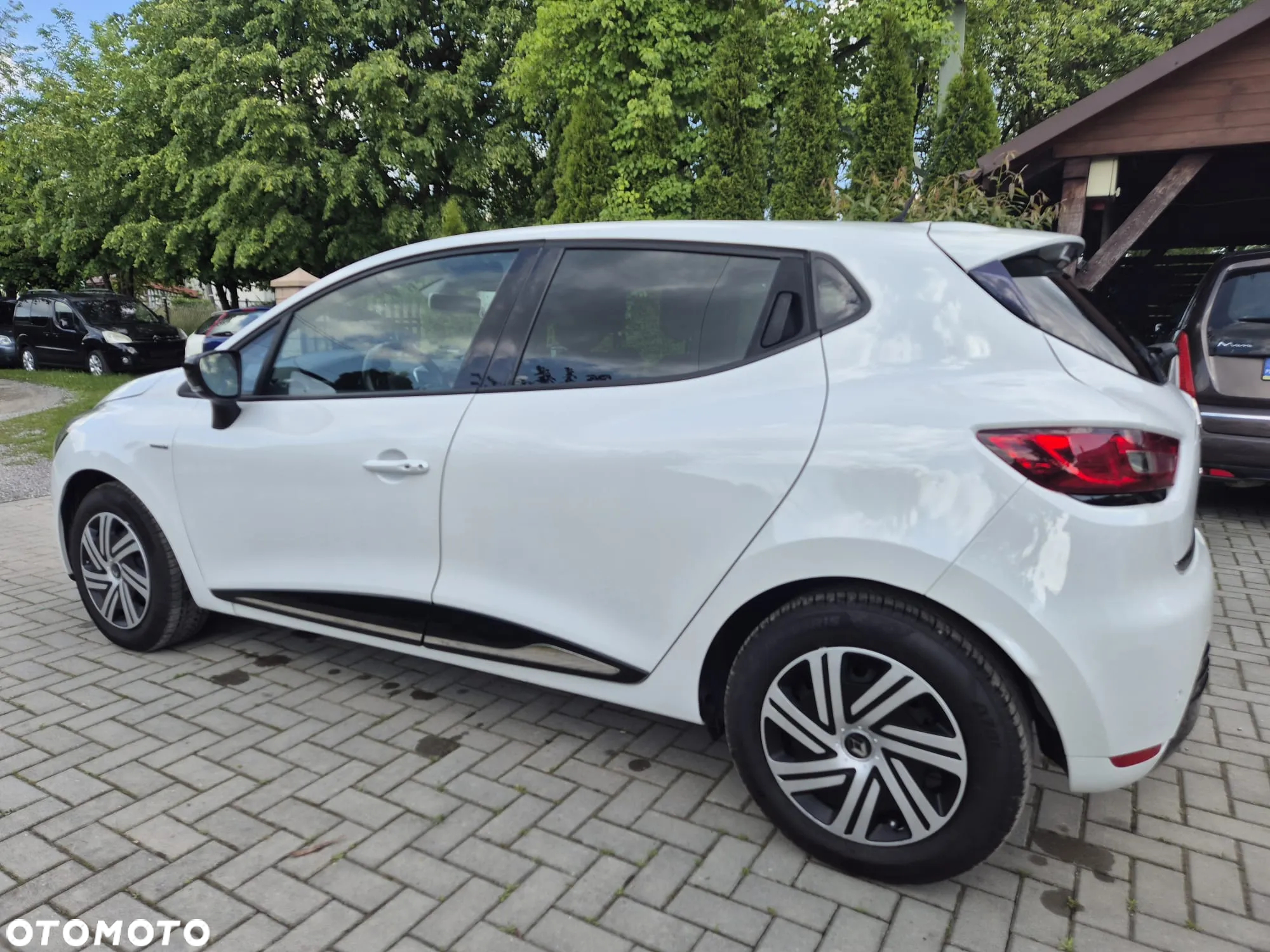Renault Clio 1.2 16V 75 LIMITED - 12