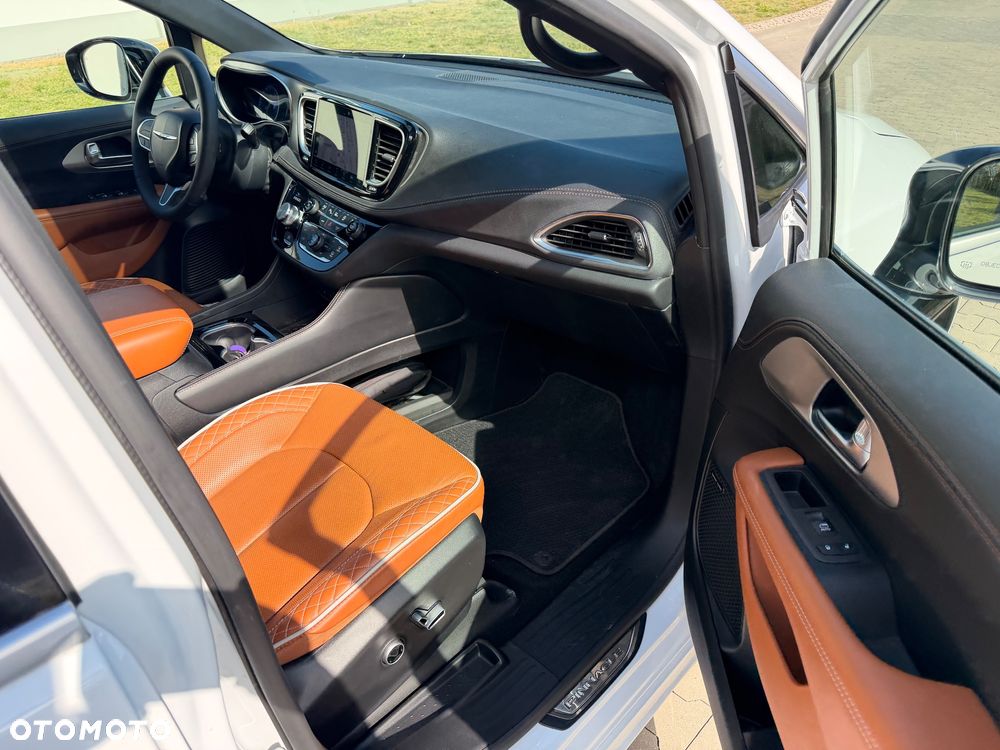 Chrysler Pacifica - 22