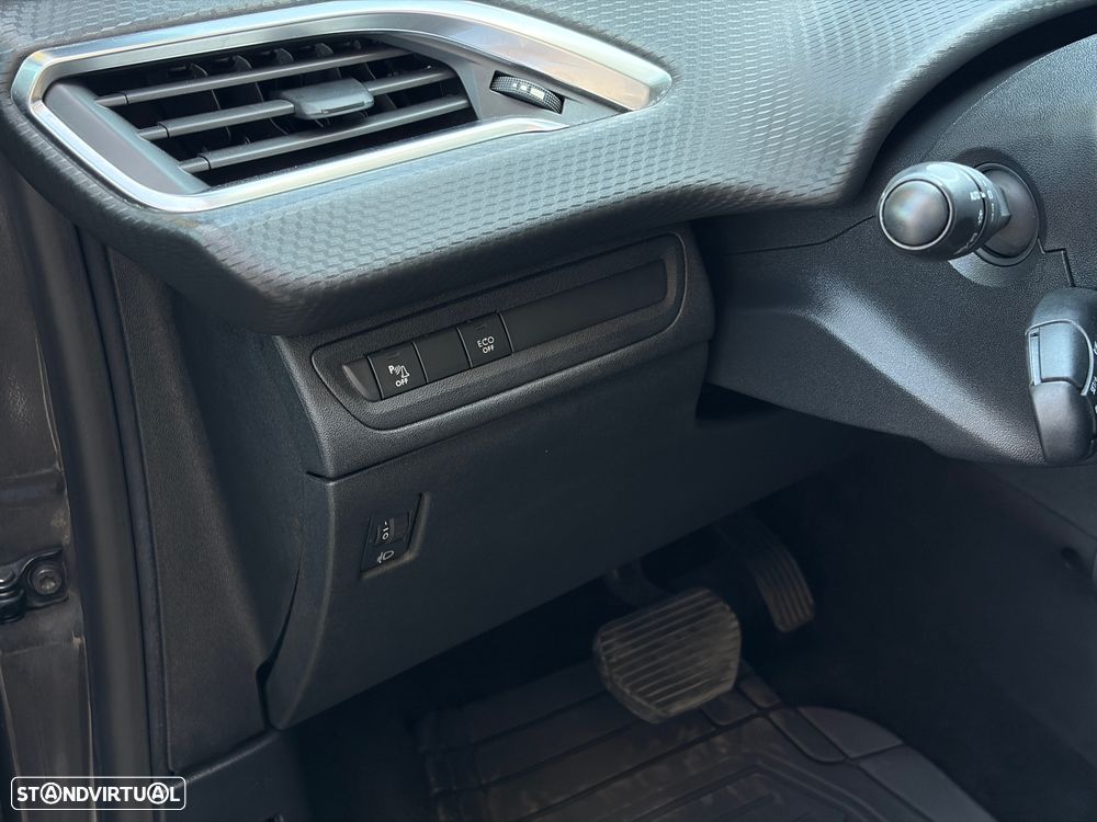 Peugeot 2008 1.2 PureTech Allure EAT6 - 22