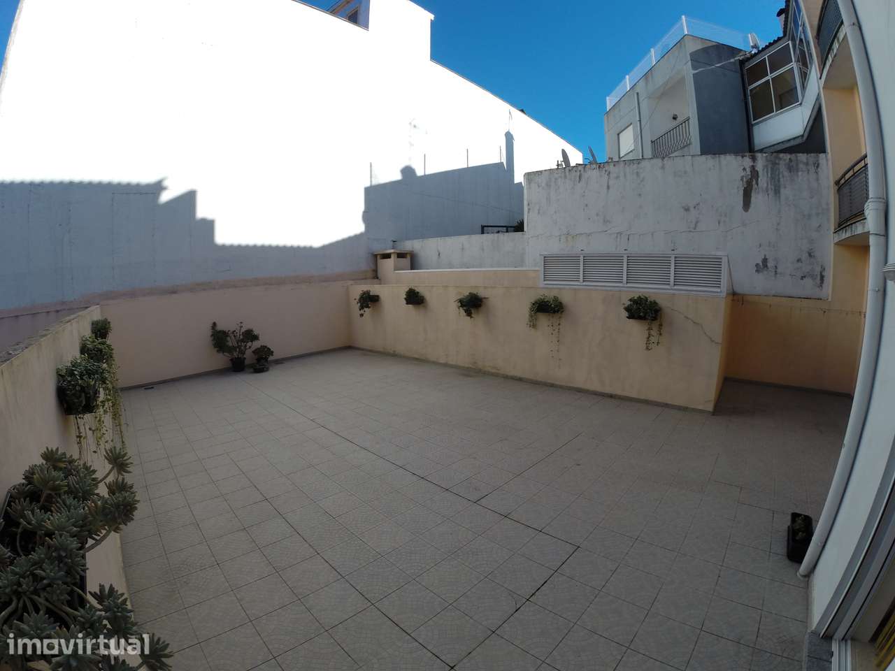 Quarto com cozinha e wc partilhados no centro de Tondela - Grande imagem: 4/13
