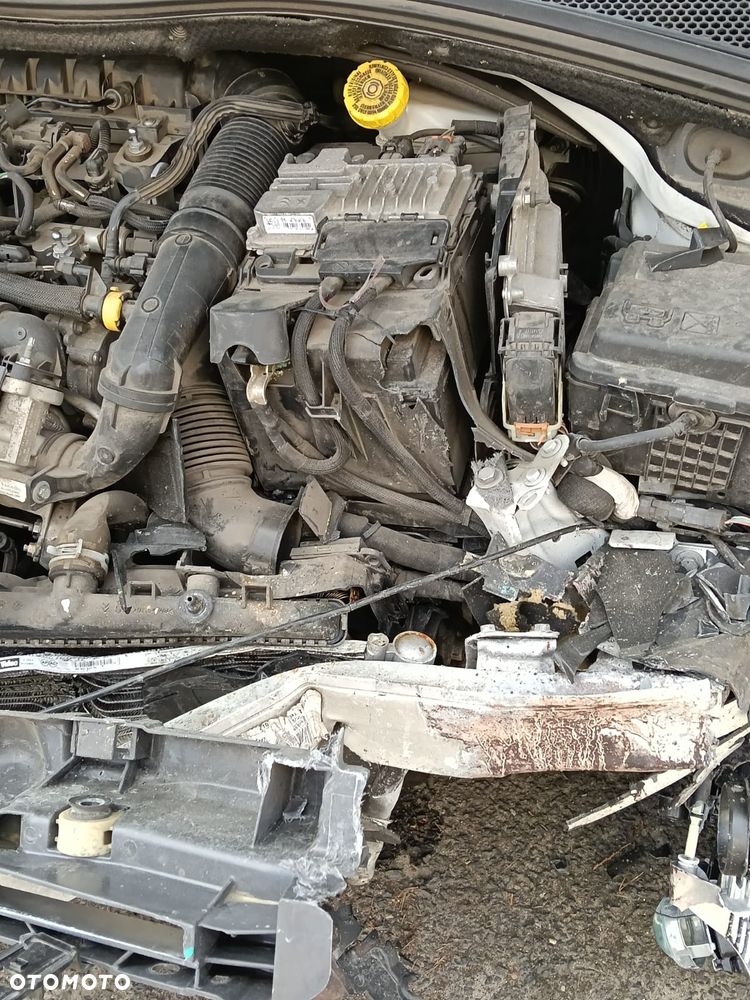 Peugeot 2008 PureTech 110 Stop&Start EAT6 GT-Line Edition - 8