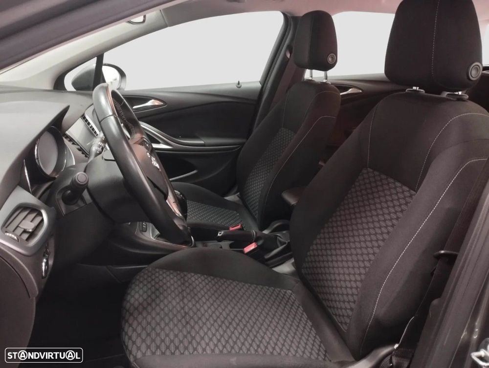 Opel Astra Sports Tourer - 12