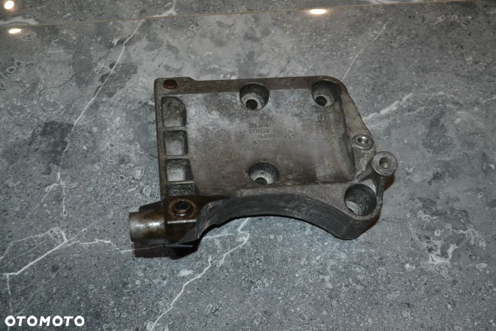 BMW E90 E91 MOCOWANIE ŁAPA SPRĘŻARKI KLIMATYZACJI 7796352 - 2