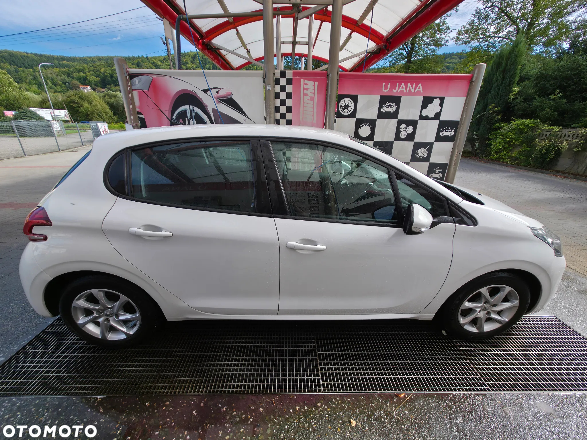 Peugeot 208 1.6 BlueHDi Allure S&S - 17
