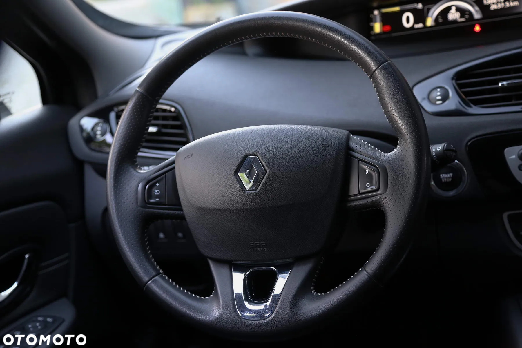 Renault Grand Scenic ENERGY TCe 130 S&S Bose Edition - 29
