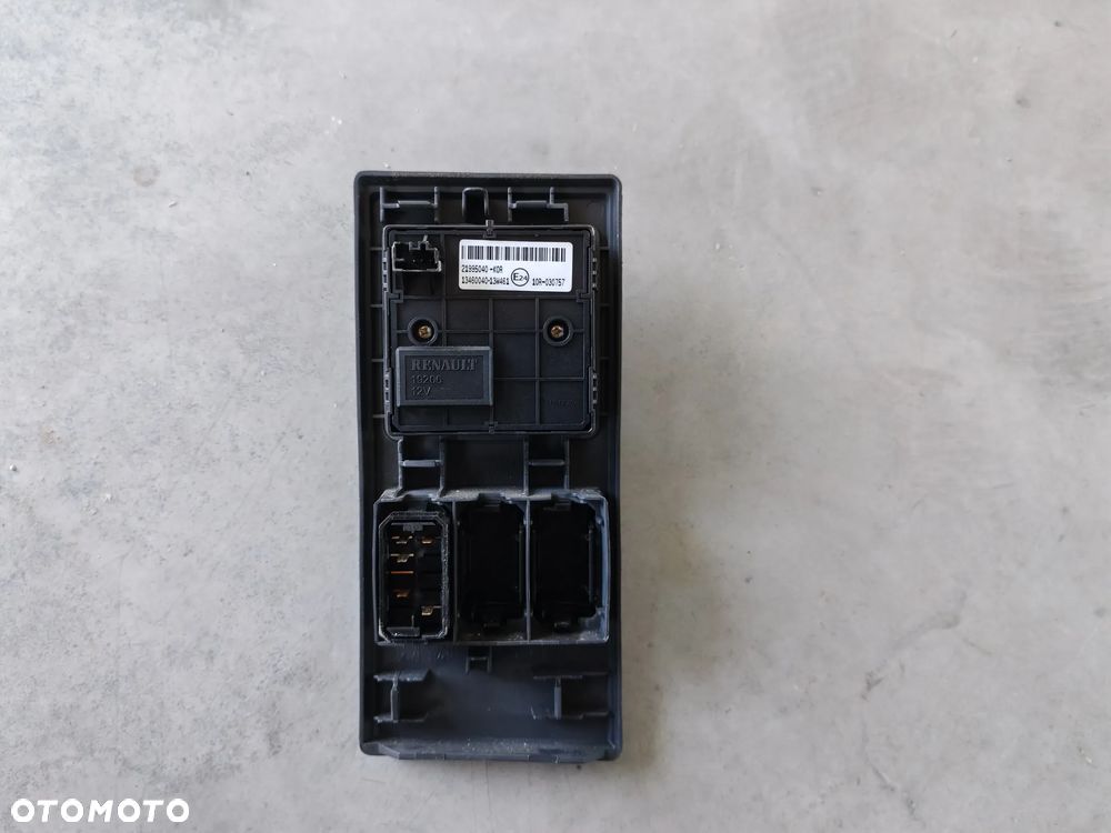 PRZEŁĄCZNIK WŁĄCZNIK WYŁĄCZNIK PANEL ŚWIATEŁ RENAULT GAMA T RANGE 21995040 - 2