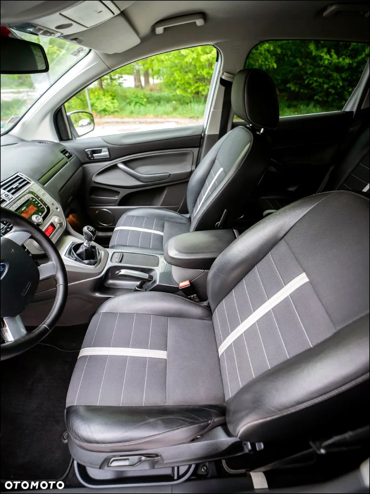 Ford Kuga - 32