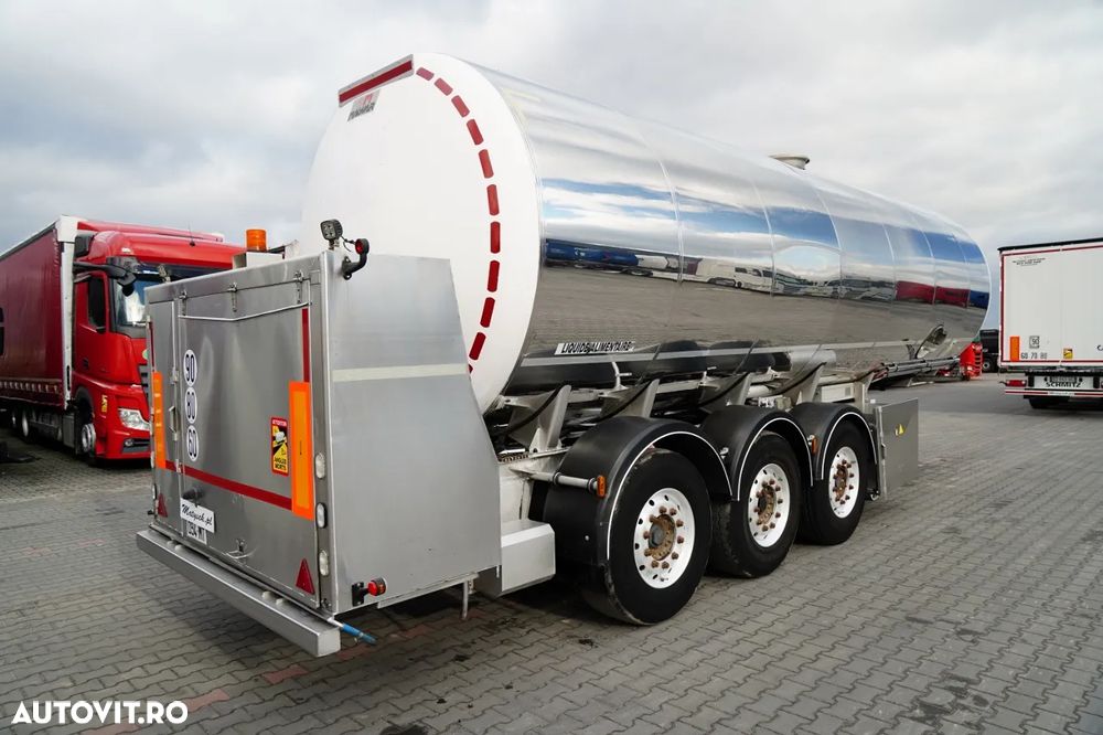 Magyar / REZERVOR ALIMENTE / 30.000 L / AXĂ RIDICATĂ / AXĂ DE DIRECȚIE / - 6