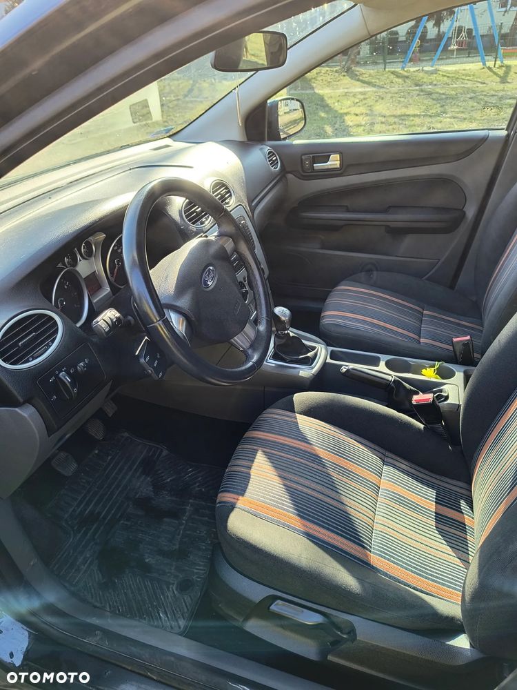 Ford Focus 1.6 Ambiente - 6