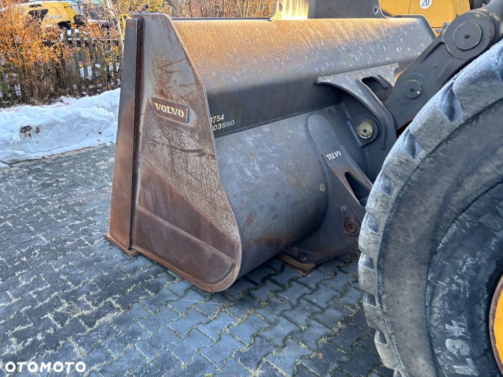 Volvo L150H rok 2016, 26ton, 4,2m3 opony 70%, bdb - 18