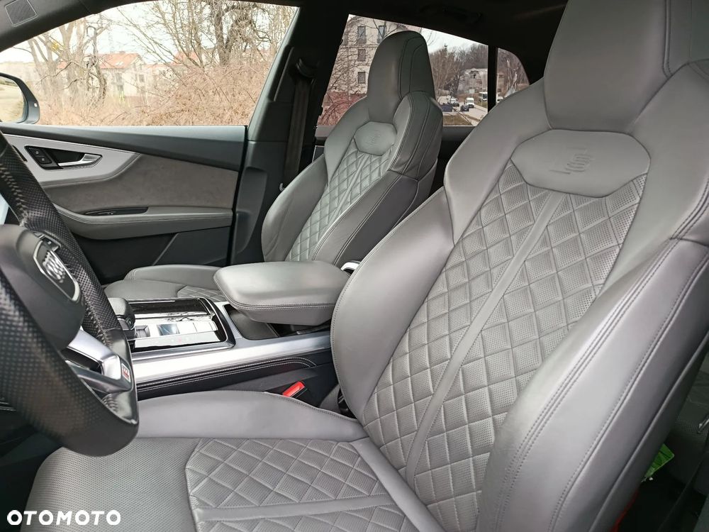 Audi Q8 - 12
