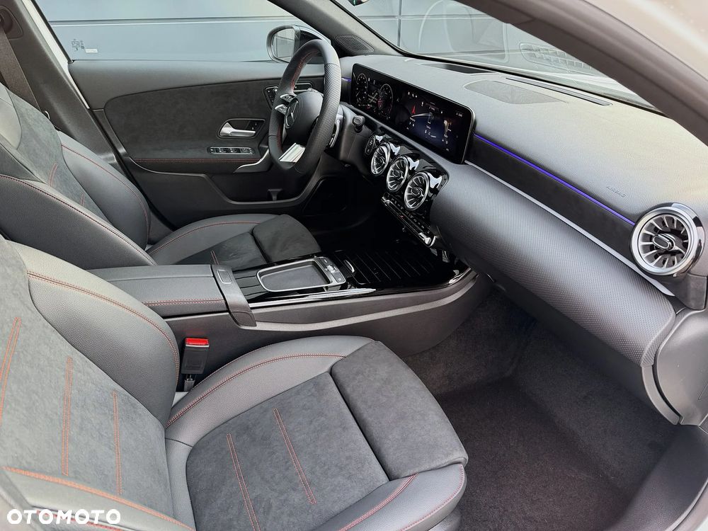 Mercedes-Benz Klasa A 220 4-Matic AMG Line 8G-DCT - 20