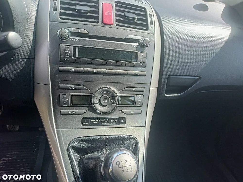 Toyota Auris 1.6 Executive - 15
