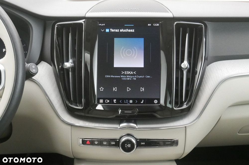 Volvo XC 60 B5 B AWD Plus Bright - 10