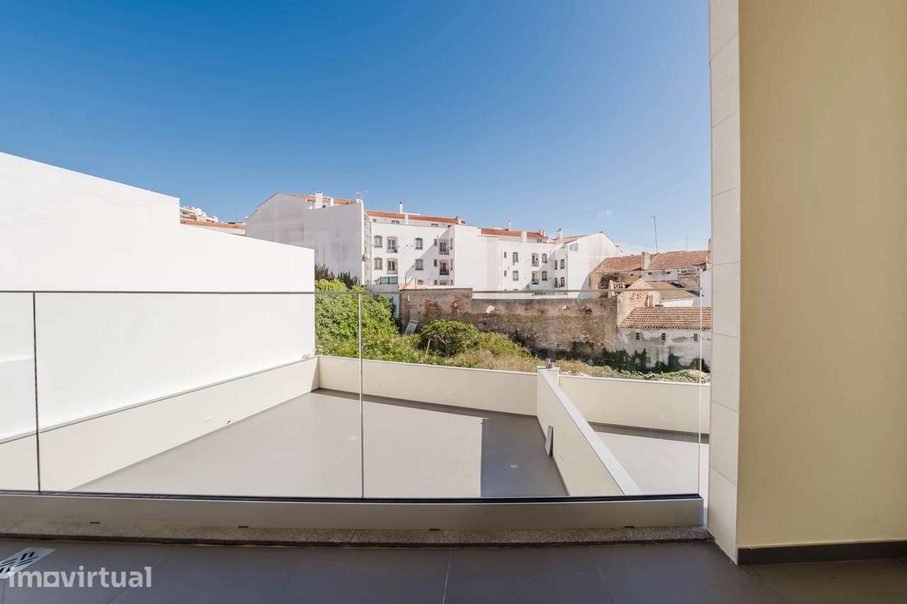 Apartamento T2 com 2 lugares de garagem - Grande imagem: 2/24