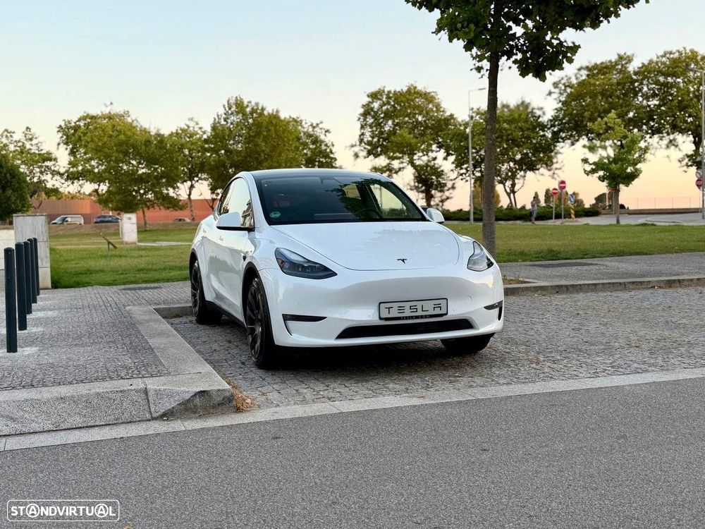 Tesla Model Y Long Range Dual Motor AWD - 9