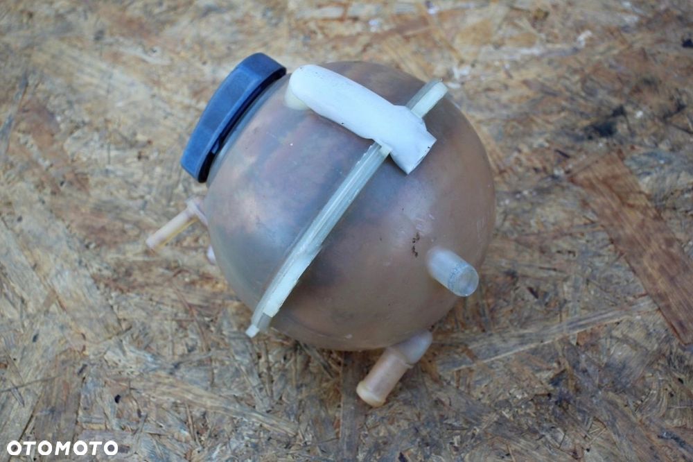 Zbiorniczek wyrównawczy płynu SEAT Leon I Toledo II 1.6 benzyna - 2