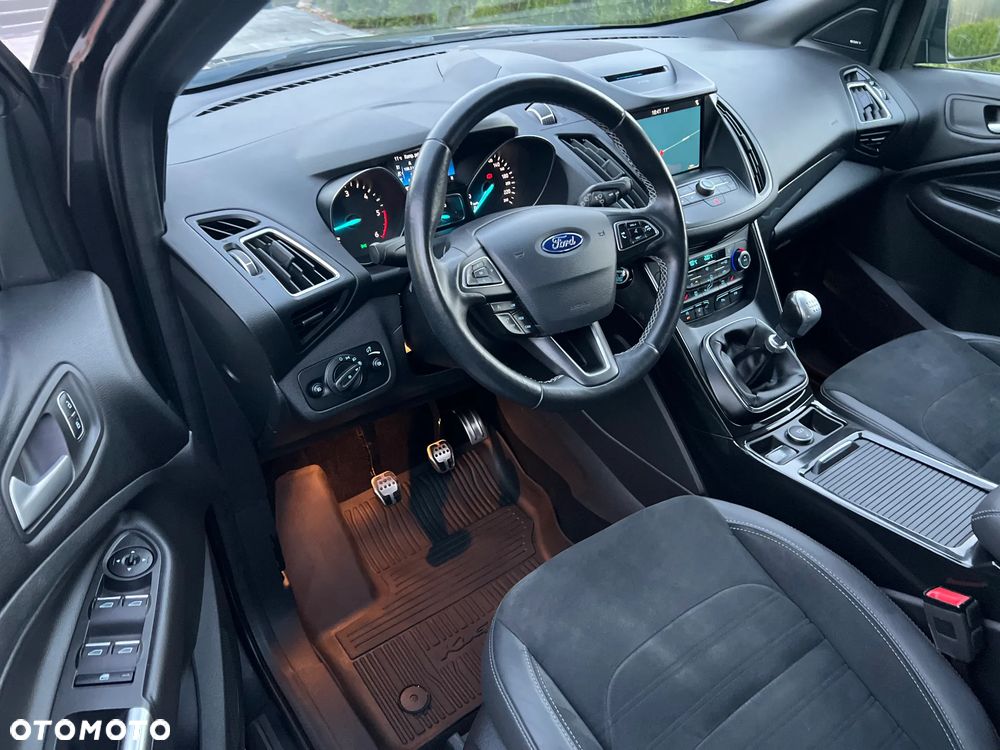 Ford Kuga 2.0 TDCi 2x4 ST-Line - 25