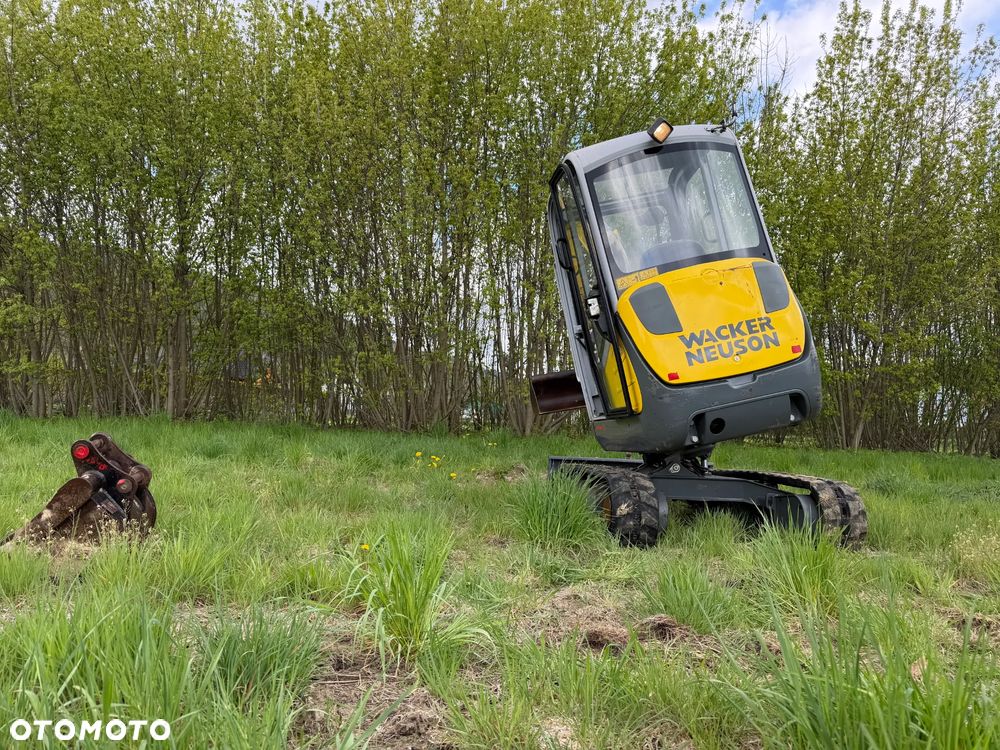 Wacker Neuson ET24 Koparka Gąsienicowa 2,6 tony. z VDS. 2021rok- 2300 Mtg Poziomowanie VDS silnik Yanmar. Maszyna Pochodzi z Norweskiej szkółki roślinnej. 2x drzwi ORYGINAŁ. Jak Nowa z salonu zero luzów i wycieków. Aktualna DEKRA. 2x oryginalna Łyżka. Szybka wolna jazda. Dodatkowe Linie Hydrauliczne na młot i wiertnice. Zaczep kulka na lemieszu. OKAZJA - 13