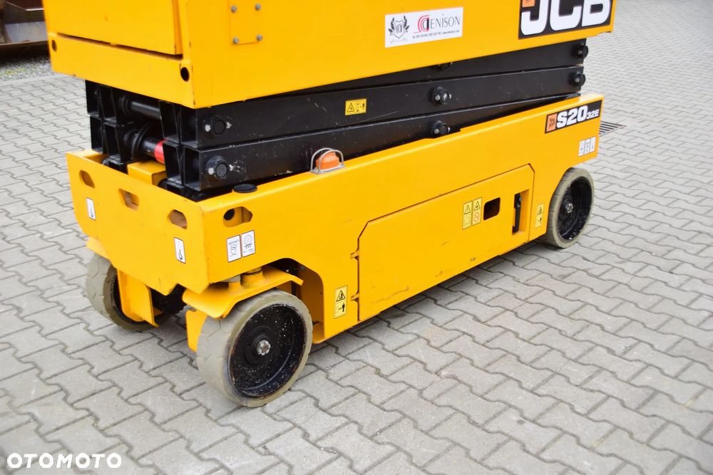 JCB S2032 - 4