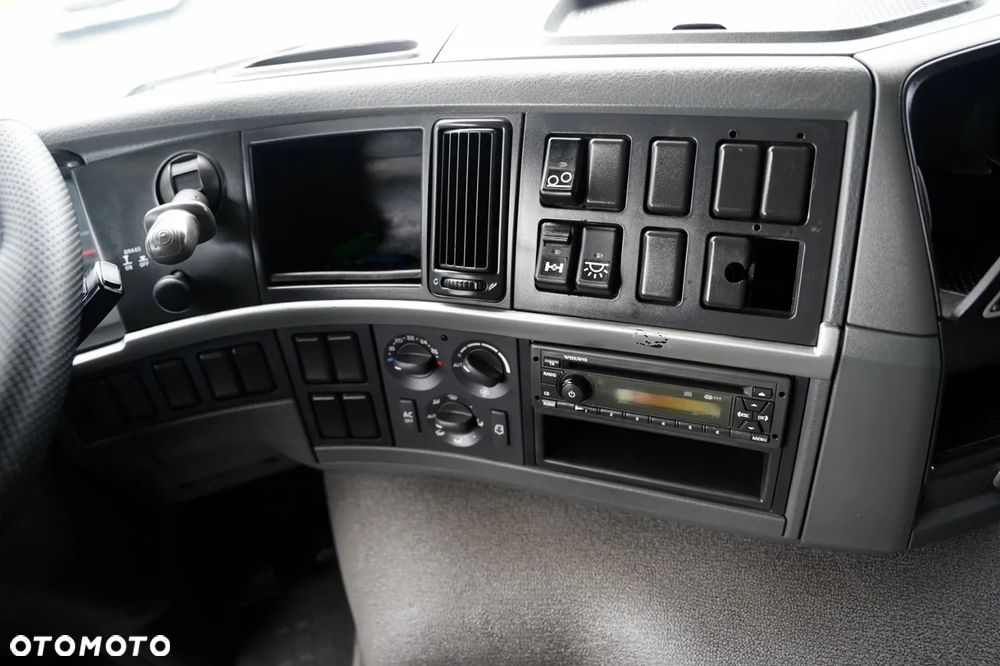 Volvo FM 380 / SOLÓWKA / 6X2 / DO PRZEWOZU ŻYWCA / DROBIU / WINDA 2 000 KG / EURO 5 - 30
