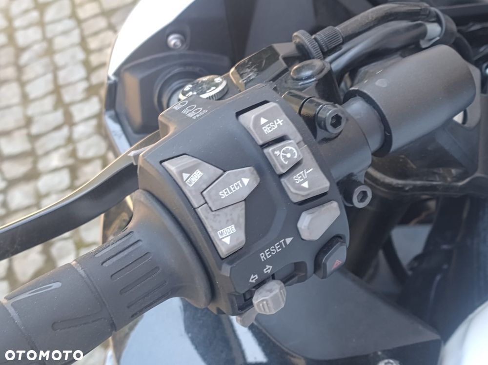 Kawasaki Ninja 1000 SX - 30