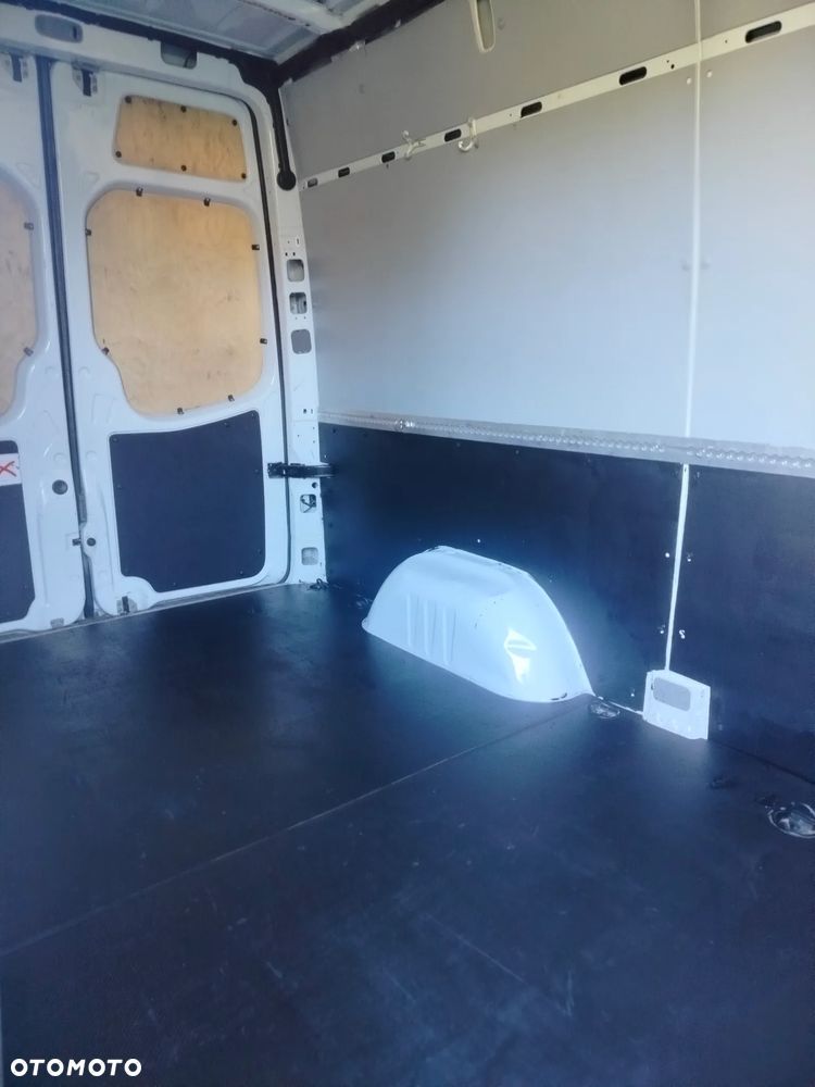 Mercedes-Benz Sprinter - 11