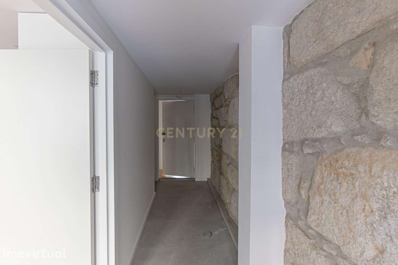 Apartamento t1 duplex  pronto habitar , inserido num  prédio de charme - Grande imagem: 3/22