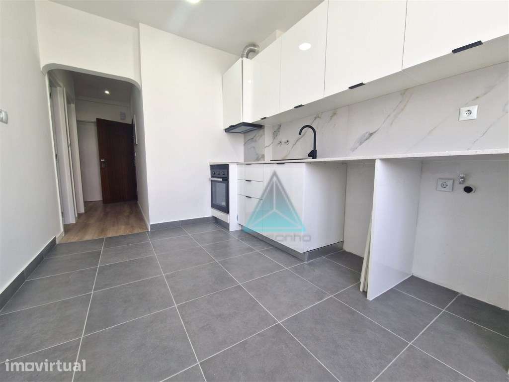 T2 TOTALMENTE REMODELADO NO BARREIRO - Grande imagem: 4/15